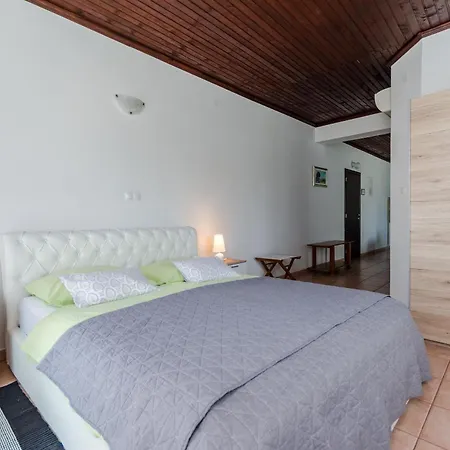 Apartamento And Preka Rab Town