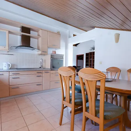Apartamento And Preka Rab Town