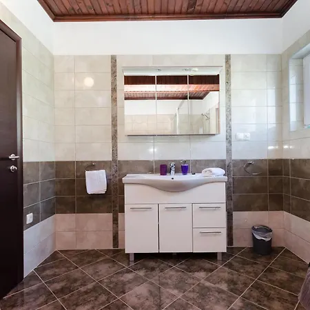 Apartamento And Preka *